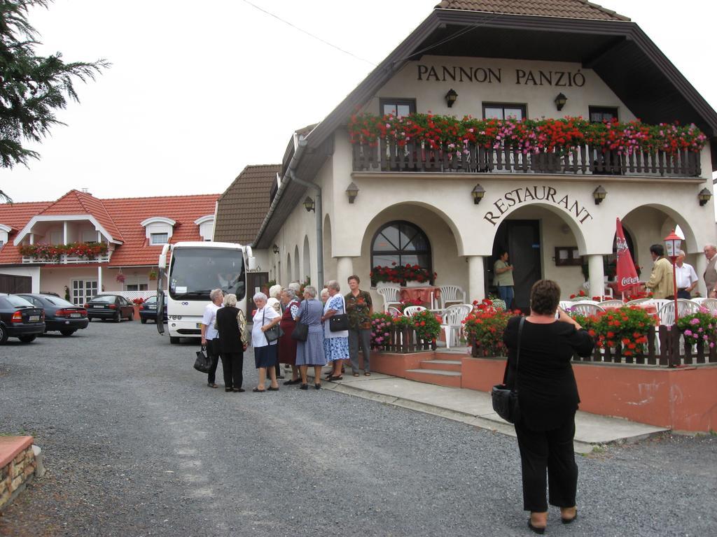 Pannon Panzio Restaurant Hotel Pannonhalma Exterior photo