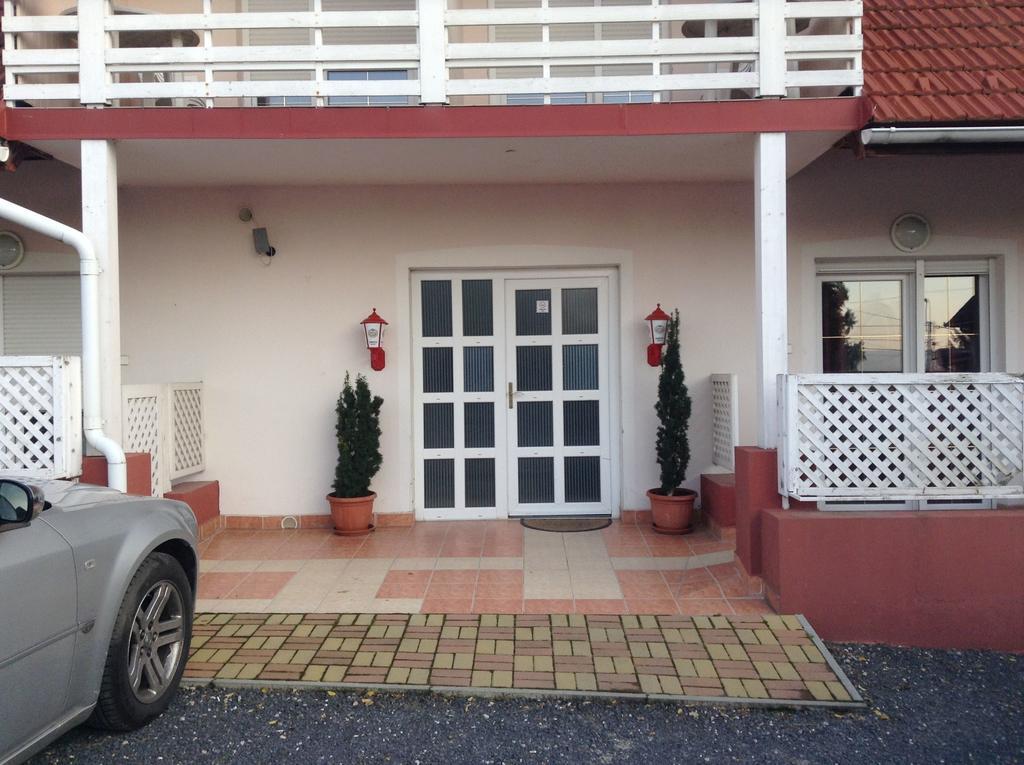 Pannon Panzio Restaurant Hotel Pannonhalma Exterior photo